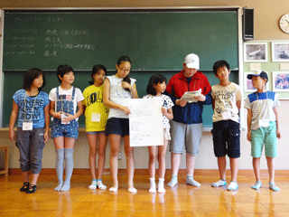 班ごとに発表する参加者