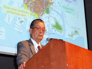 アメリカン大学での開会式での被爆体験証言の様子