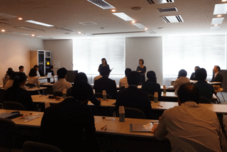 被爆体験記の朗読実演風景