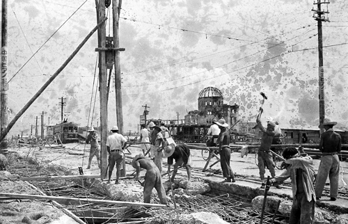 相生橋での復旧作業（昭和21年）（岸本吉太氏撮影／岸本坦氏提供）