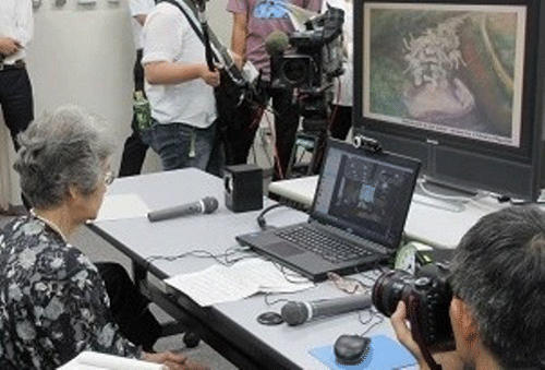 英国議会関係者に対して被爆体験証言を行う被爆体験証言者