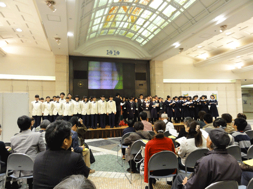 参加者全員で「Ｈｅｙ和」を合唱