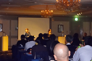 被爆体験記の朗読実演風景