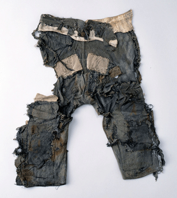 遺品の学生ズボン（寄贈　三上五月）