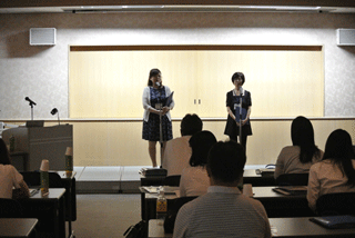 被爆体験記の朗読実演風景