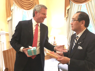 ニューヨーク市のデブラシオ市長と松井会長