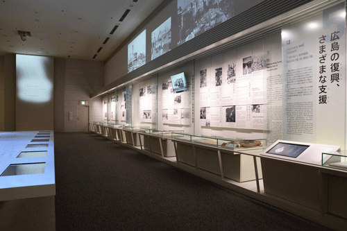 東館２階　「広島の歩み」　展示風景