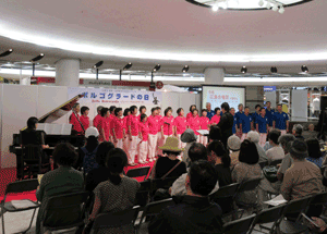 田中香月さんと広島合唱団の皆さんによる合唱