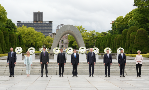 慰霊碑に献花したG7各国首脳