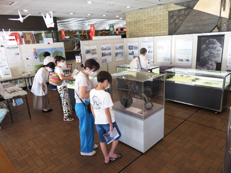 原爆・平和展会場の様子（山形市）