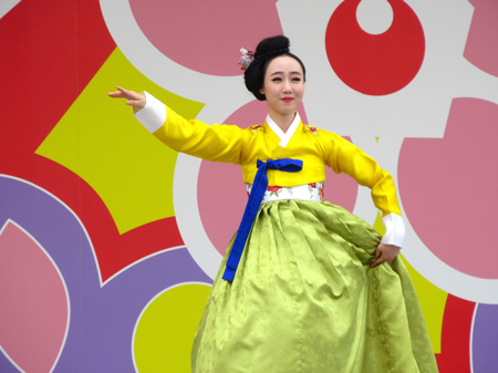 ステージで披露された韓国伝統舞踊