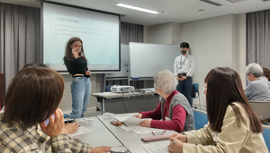 日本語学習者の体験談を聞く受講者（養成講座Ⅲ）
