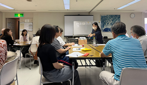 他言語（タイ語）の学習体験をする受講者（養成講座Ⅰ）