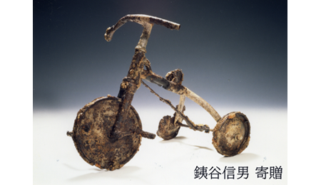 被爆した三輪車（写真：広島平和記念資料館）