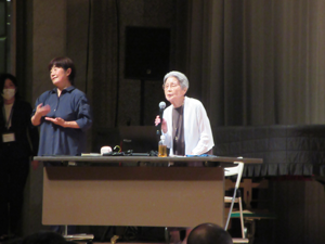 被爆体験講話を行う梶本淑子さん