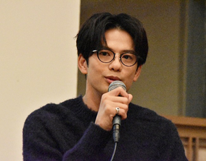 講演する森崎さん