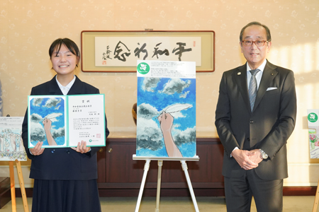 平和首長会議会長賞を受賞した広島県広島市の大地粋さん