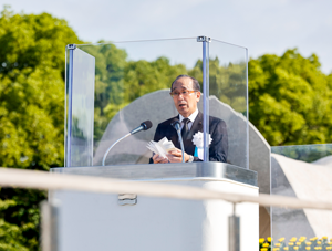 平和宣言を読み上げる松井市長（写真提供 広島市）