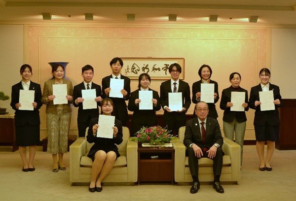 松井市長とヒロシマ・メッセンジャーの皆さん