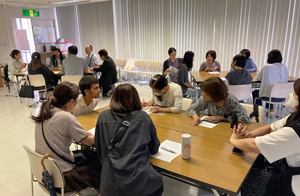 日本語学習者の体験談を聞く受講者（養成講座Ⅰ）